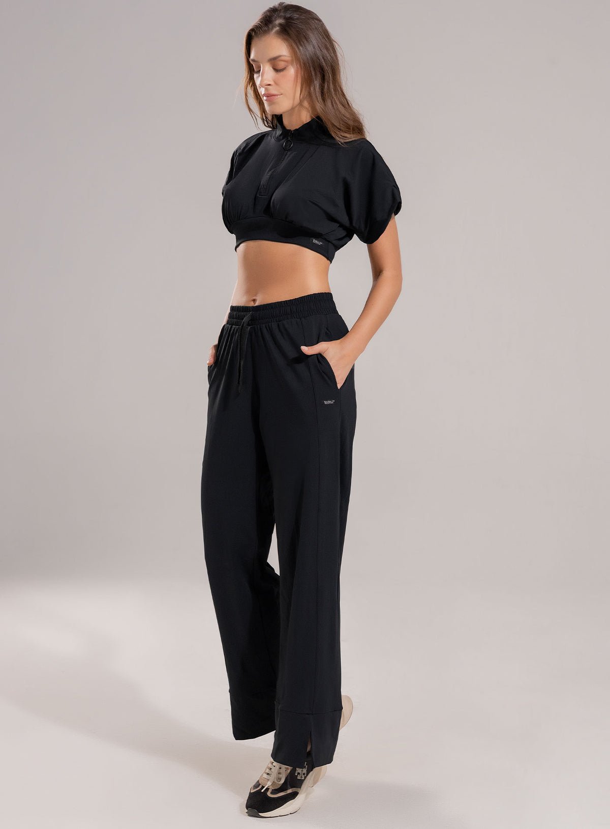 Pantalon deportivo color negro para mujer, marca BABALÚ, referencia 112273, vista lateral. Compra al por mayor en babalu.com.co en COP.