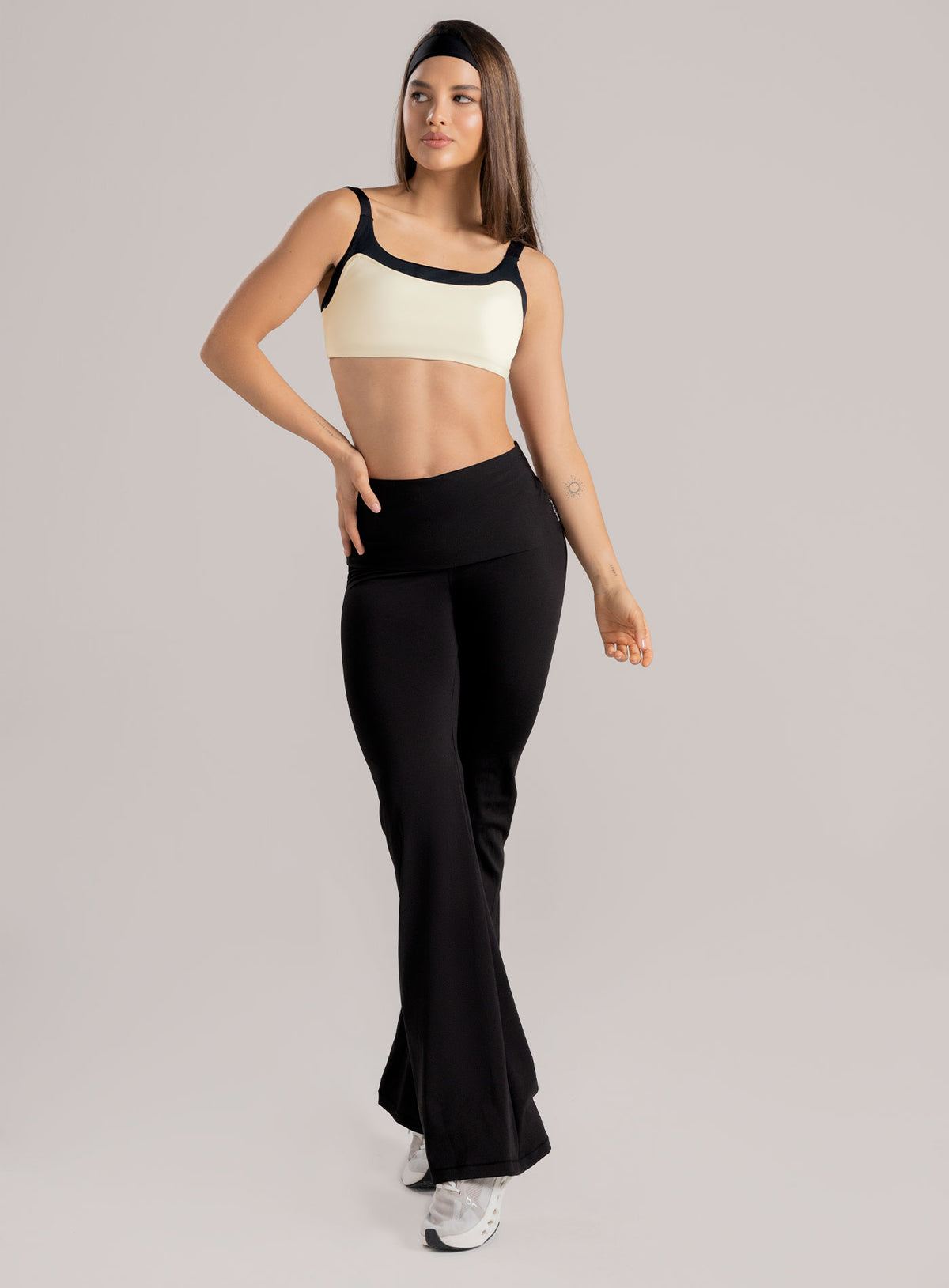 Pantalon deportivo color negro para mujer, marca BABALÚ, referencia 114043, vista frontal. Compra al por mayor en babalu.com.co en COP.