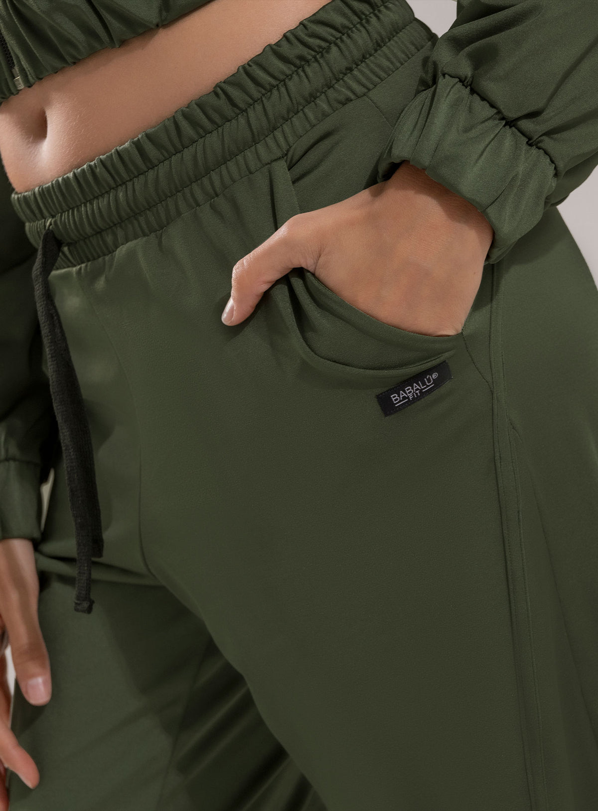 Pantalon deportivo color verde para mujer, marca BABALÚ, referencia 112343, vista detalle. Compra al por mayor en babalu.com.co en COP.