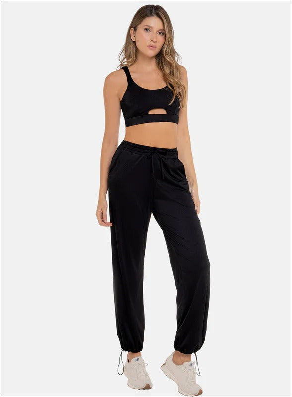 Pantalón casual con cordón graduable en botas tela rib