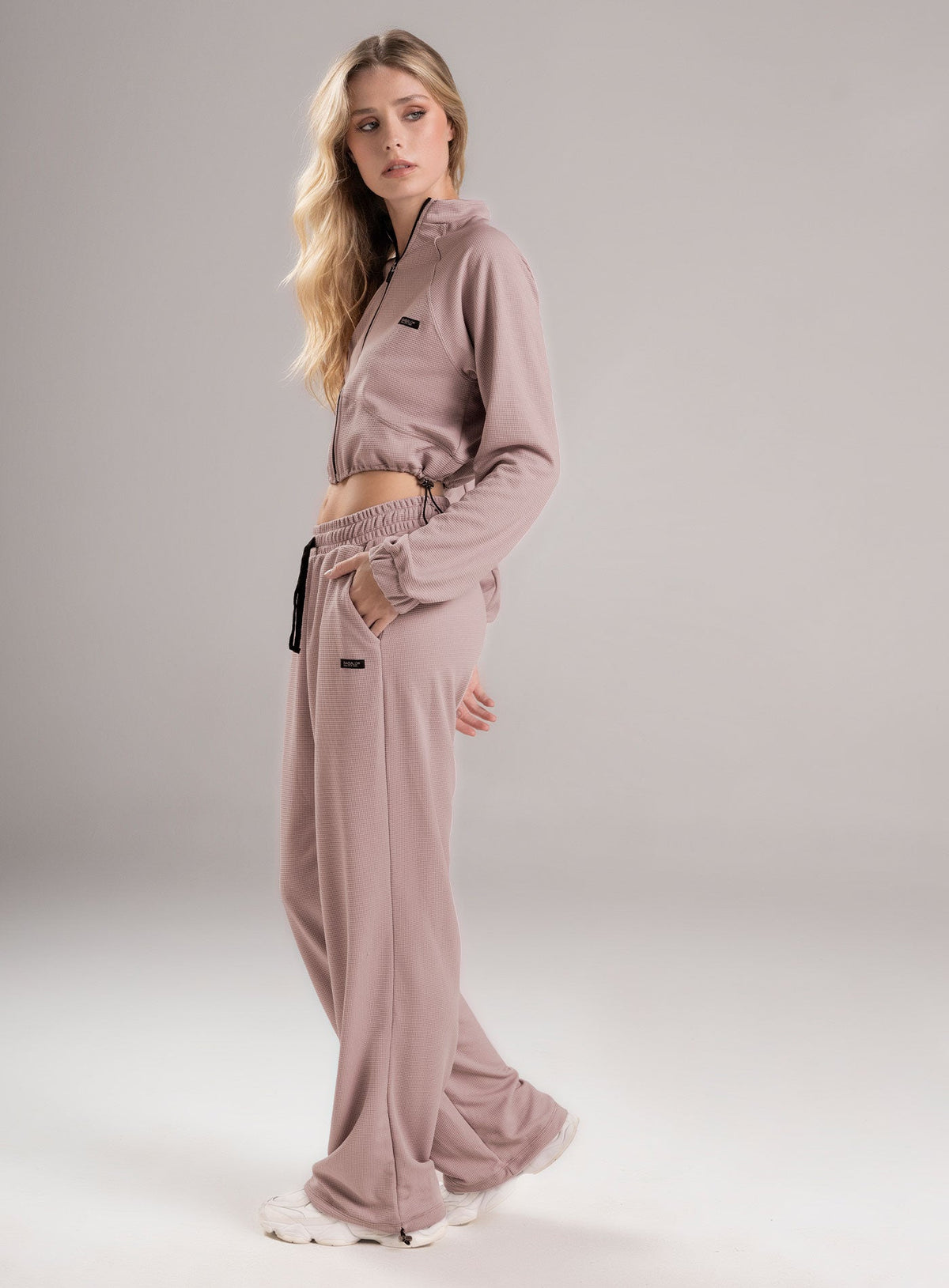 Pantalon estilo color palo rosa para mujer, marca BABALÚ, referencia 113153, vista lateral. Compra al por mayor en babalu.com.co en COP.