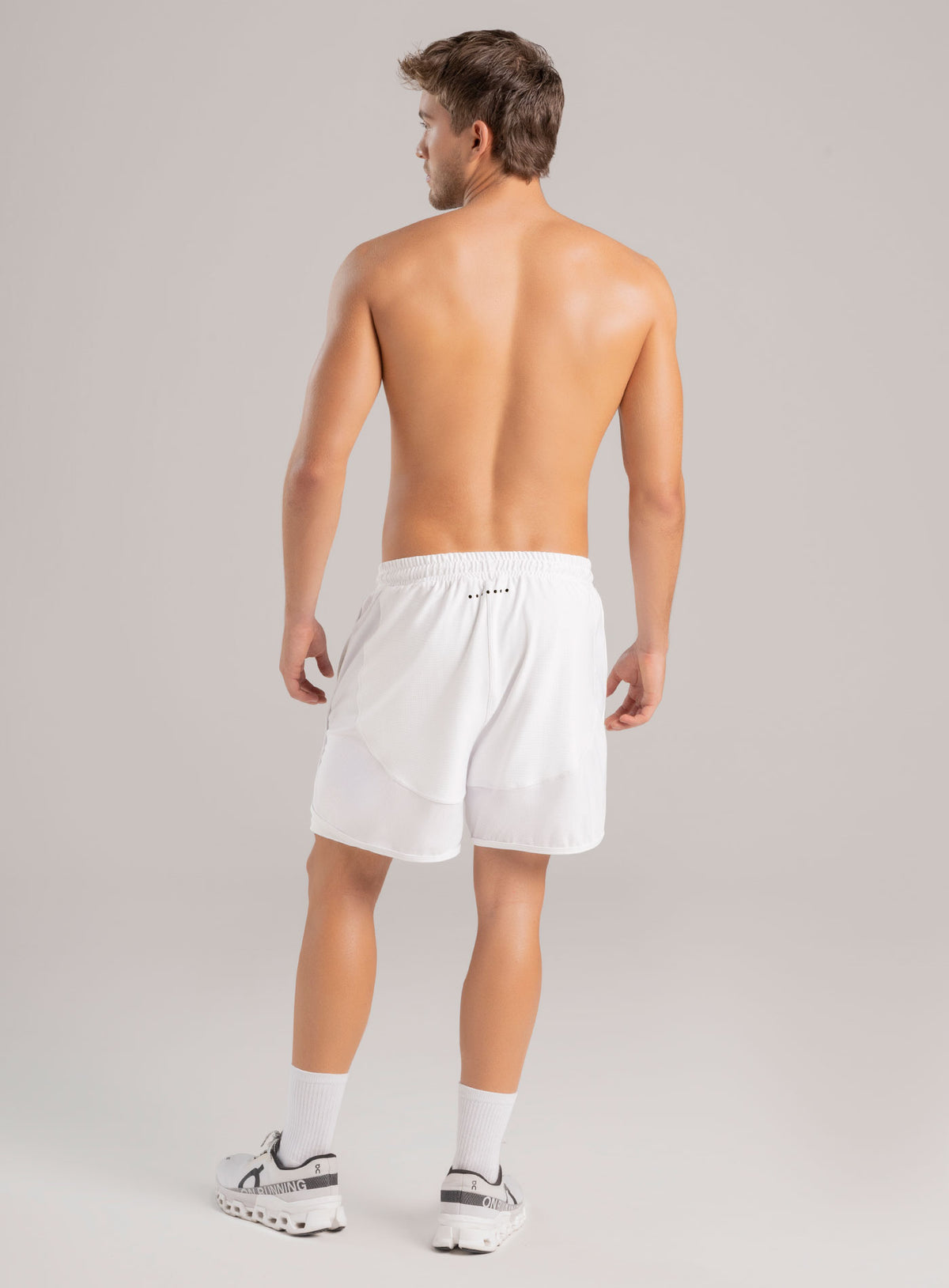 Pantaloneta deportiva color blanco para hombre, marca INIZIO, referencia 86806, vista trasera. Compra al por mayor en babalu.com.co en COP.