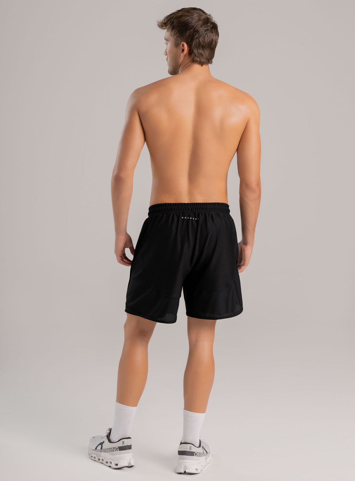 Pantaloneta deportiva color blanco para hombre, marca INIZIO, referencia 86806, vista trasera. Compra al por mayor en babalu.com.co en COP.