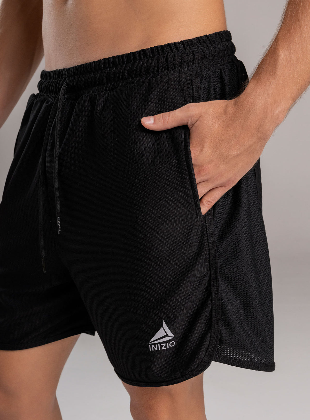 Pantaloneta deportiva color negro para hombre, marca INIZIO, referencia 86806, vista frontal. Compra al por mayor en babalu.com.co en COP.