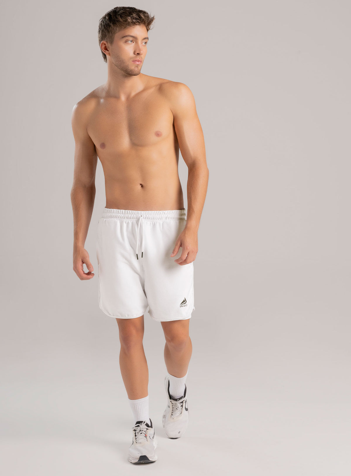 Pantaloneta deportiva color negro para hombre, marca INIZIO, referencia 86806, vista frontal. Compra al por mayor en babalu.com.co en COP.