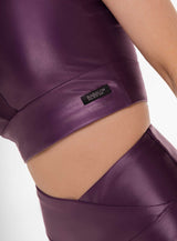 SHORT DEPORTIVO CON INSERTOS EN MALLA TELA APARIENCIA CUERO