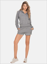 Short deportivo con diseño en pedreria