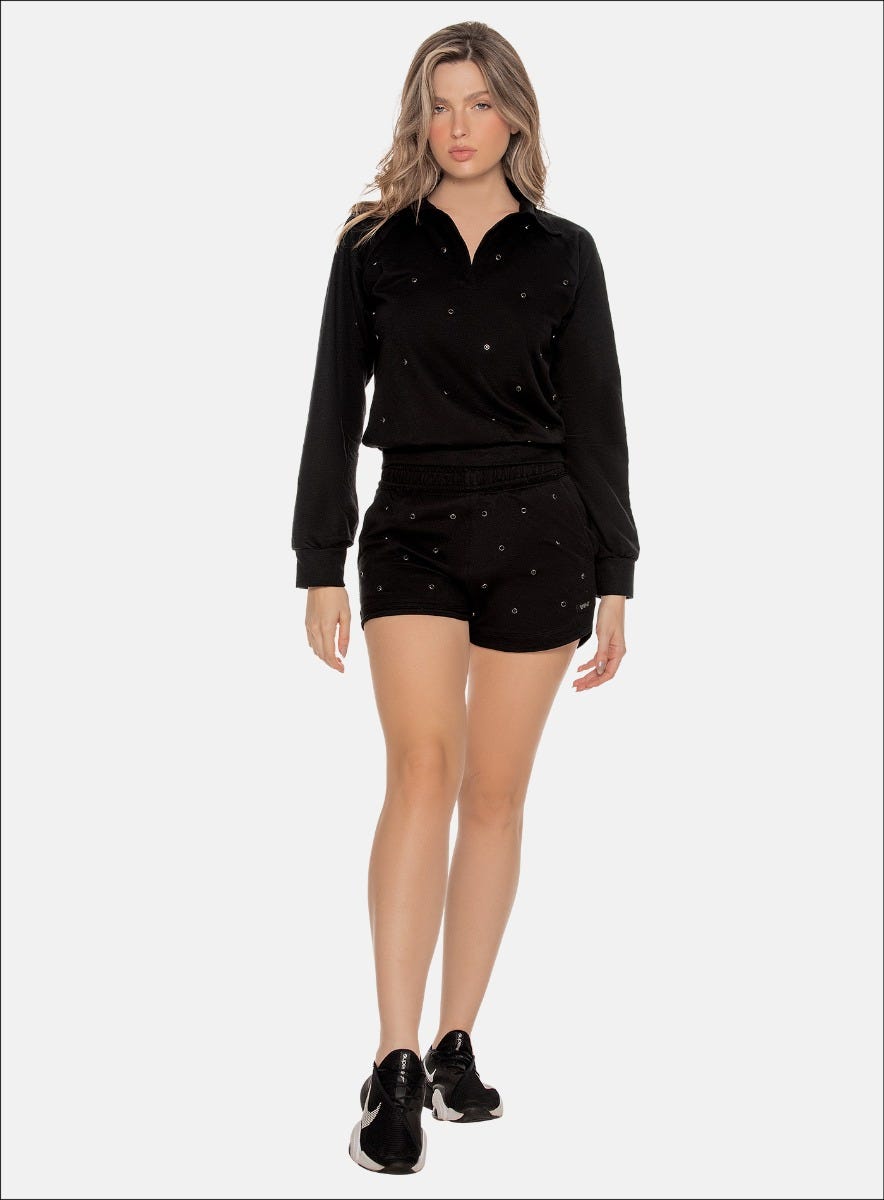 Short deportivo con diseño en pedreria