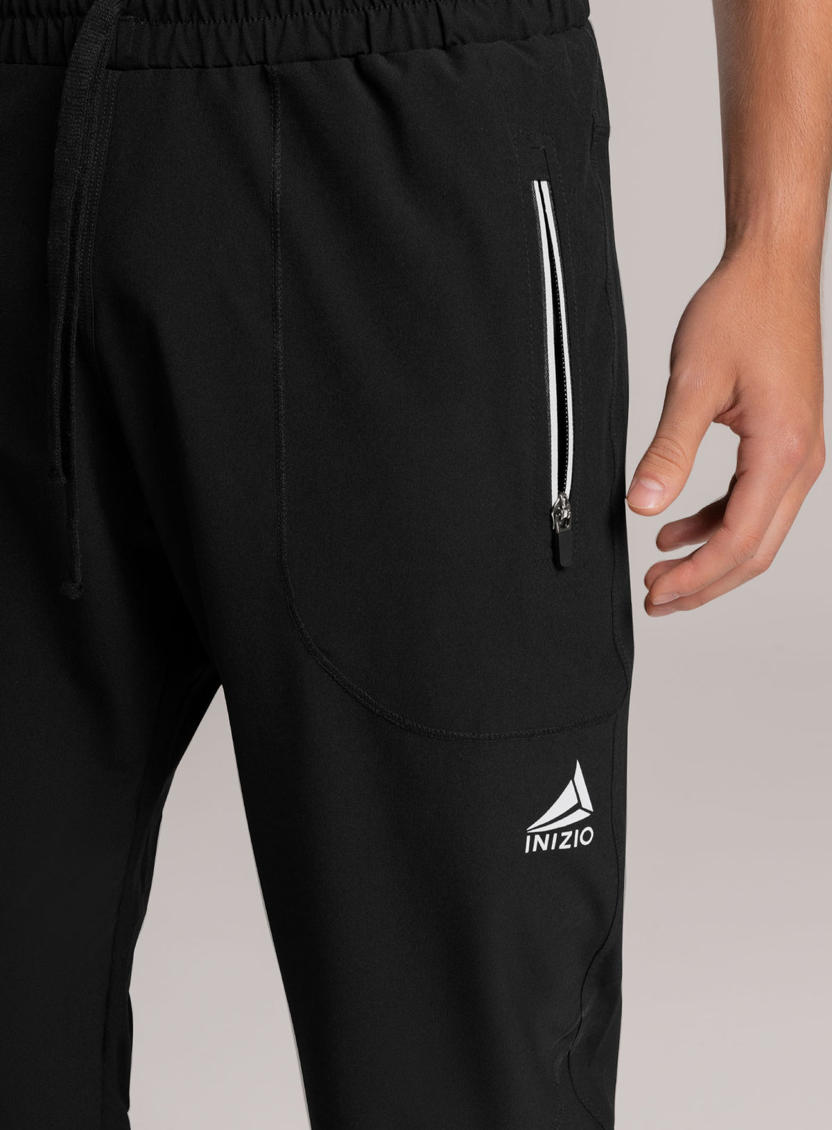 Sudadera deportiva color negro para hombre, marca INIZIO, referencia 86596, vista detalle. Compra al por mayor en babalu.com.co en COP.