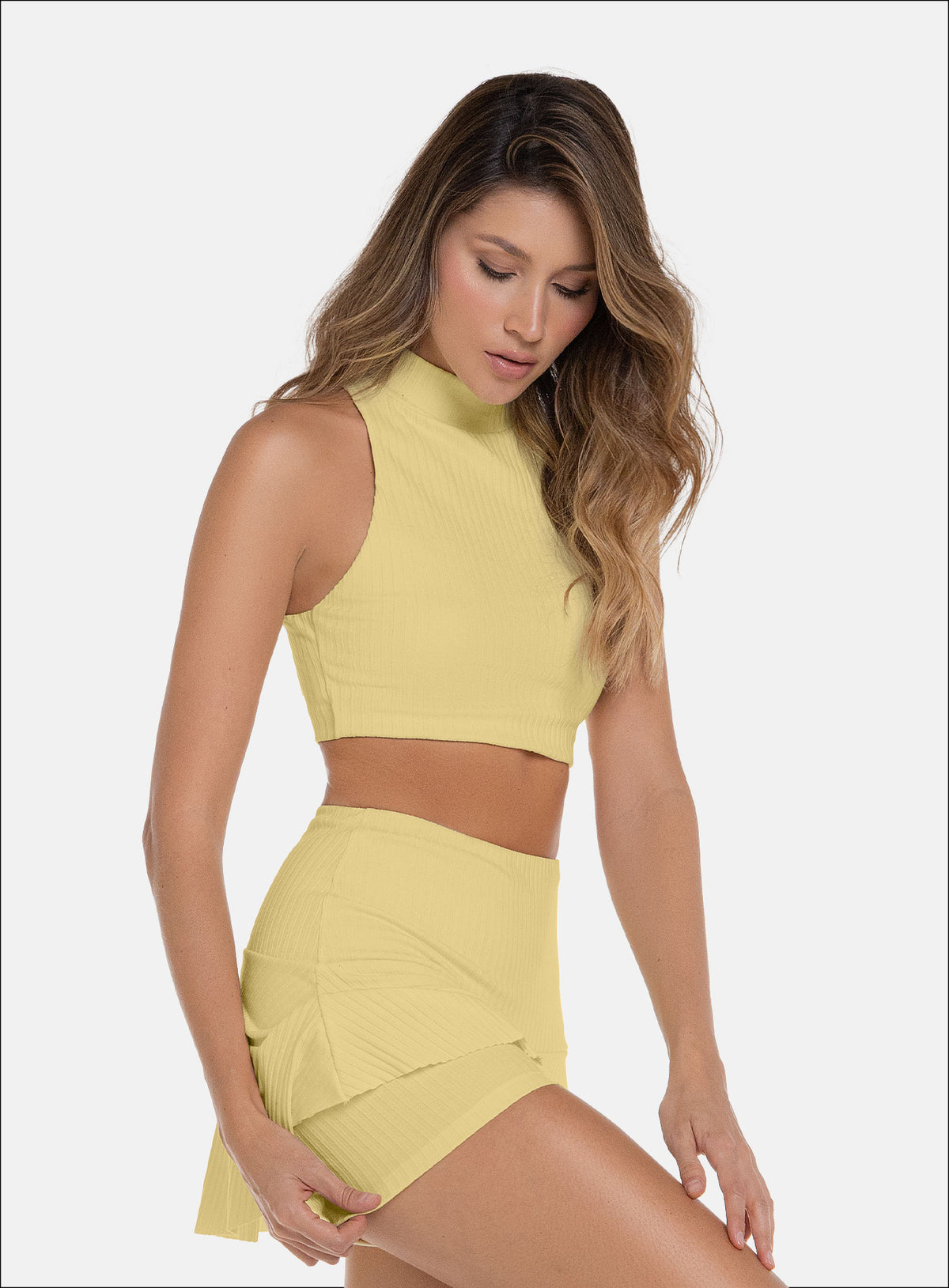 Top deportivo color amarillo para mujer, marca BABALÚ, referencia 111673, vista frontal. Compra al por mayor en babalu.com.co en COP.