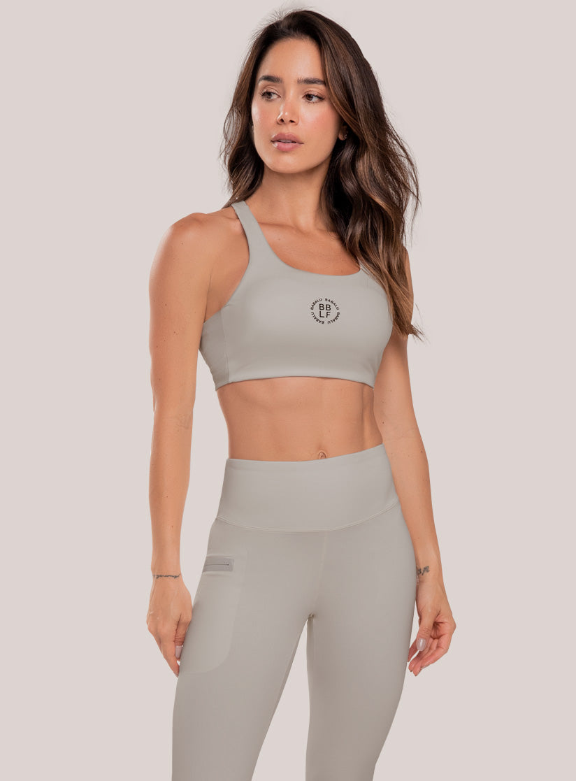 Top deportivo color gris para mujer, marca BABALÚ, referencia 111073, vista frontal. Compra al por mayor en babalu.com.co en COP.