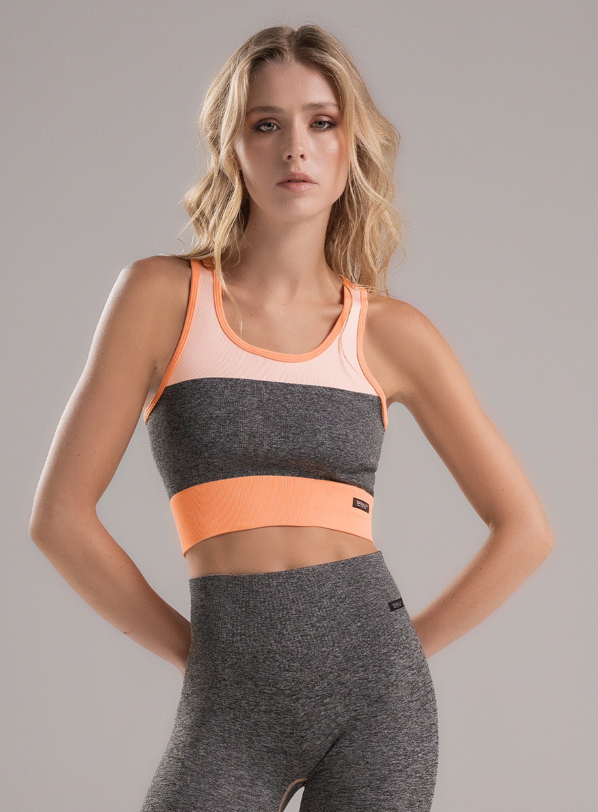 Top deportivo color mandarina para mujer, marca BABALÚ, referencia 108933, vista frontal. Compra al por mayor en babalu.com.co en COP.