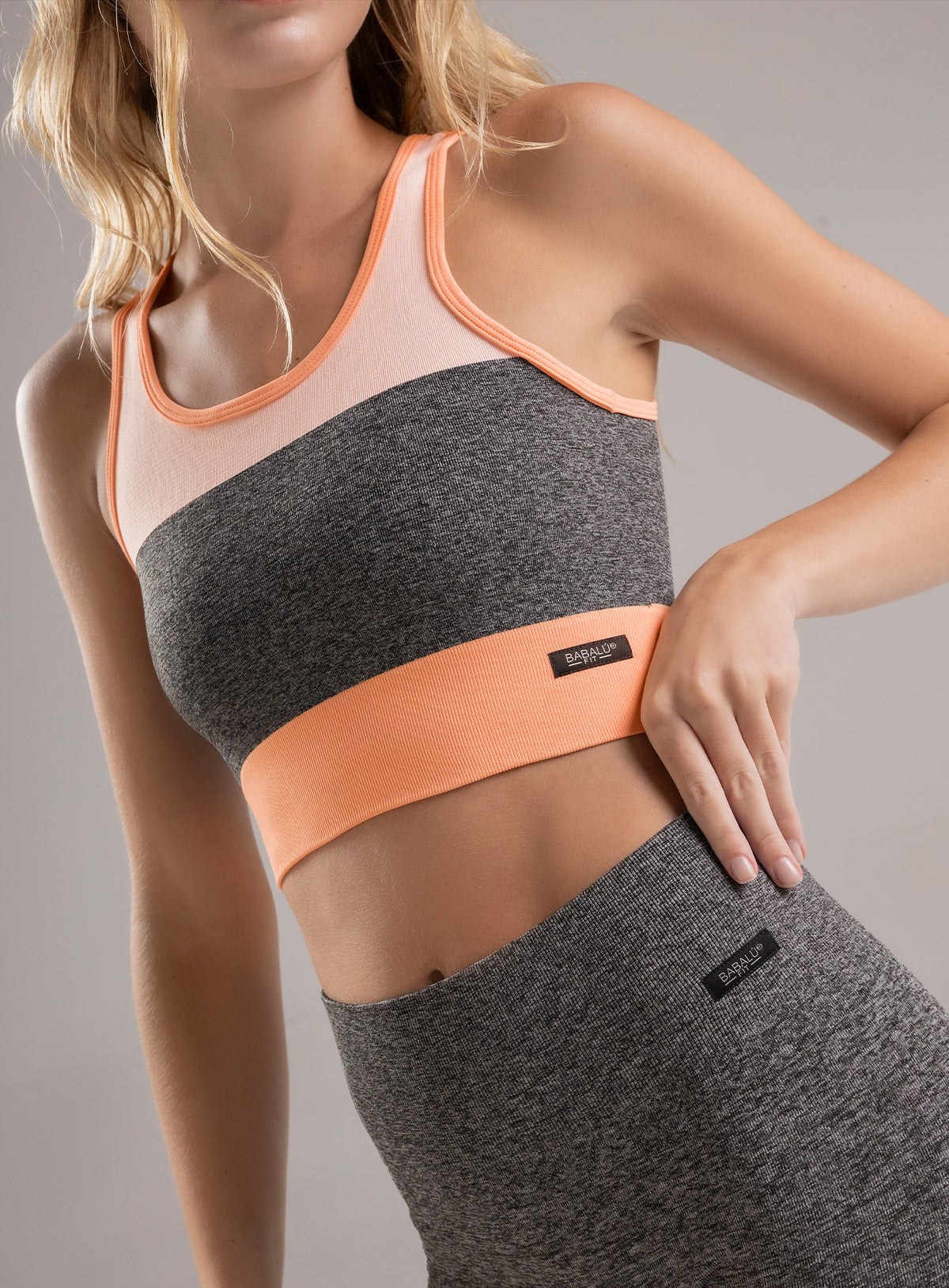 Top deportivo color mandarina para mujer, marca BABALÚ, referencia 108933, vista frontal. Compra al por mayor en babalu.com.co en COP.