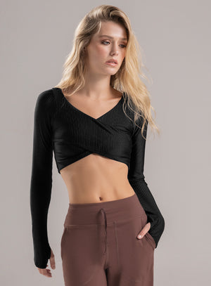 Top deportivo color negro para mujer, marca BABALÚ, referencia 109413, vista frontal. Compra al por mayor en babalu.com.co en COP.
