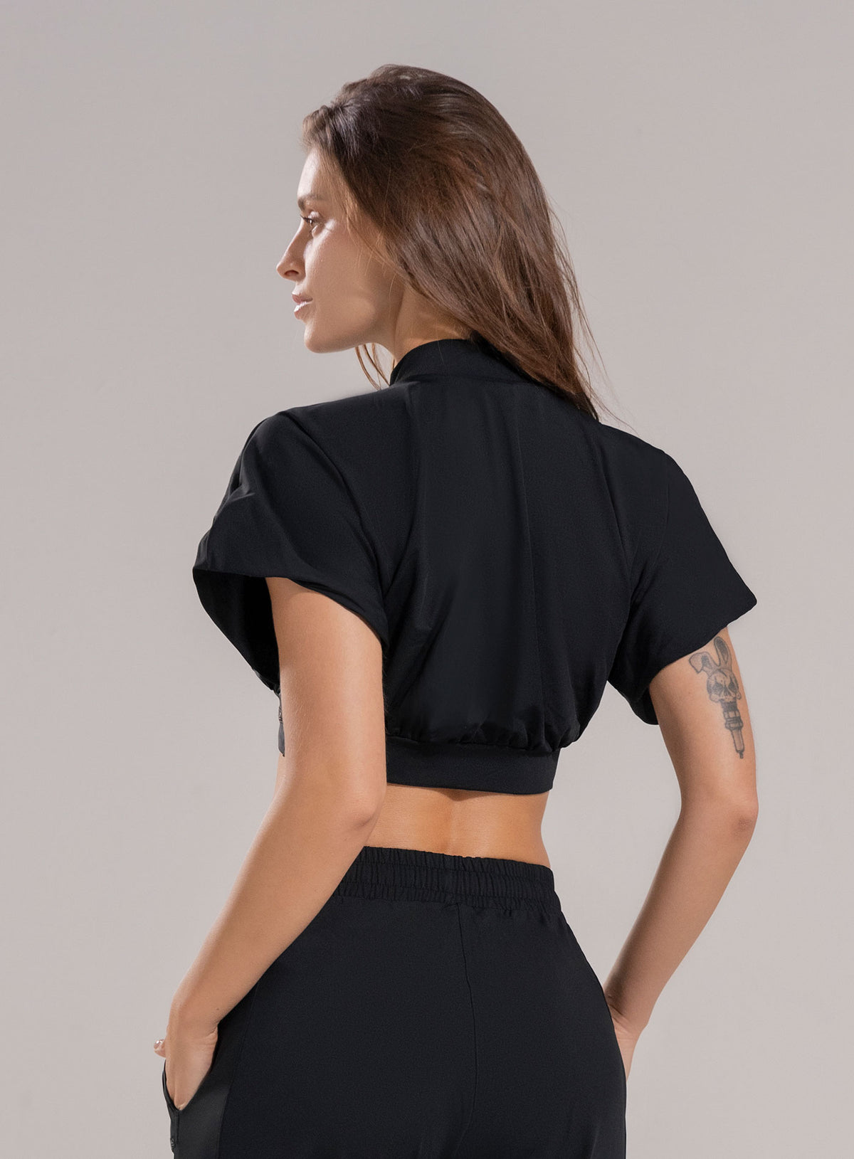 Top deportivo color negro para mujer, marca BABALÚ, referencia 112263, vista trasera. Compra al por mayor en babalu.com.co en COP.