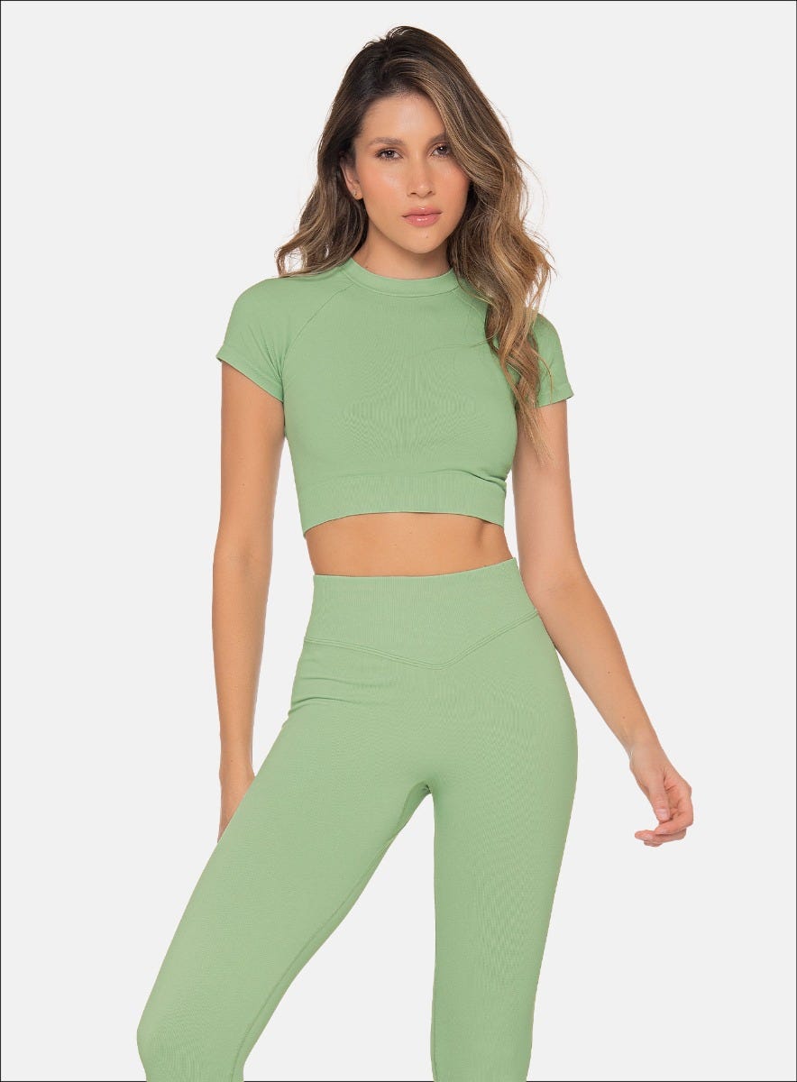 Top deportivo color verde, marca BABALÚ, referencia 111823, vista frontal. Compra al por mayor en babalu.com.co en COP.