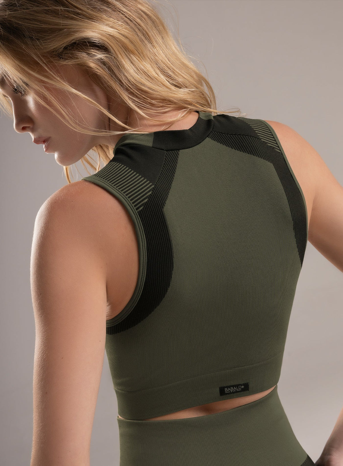 Top deportivo color verde para mujer, marca BABALÚ, referencia 111883, vista detalle. Compra al por mayor en babalu.com.co en COP.