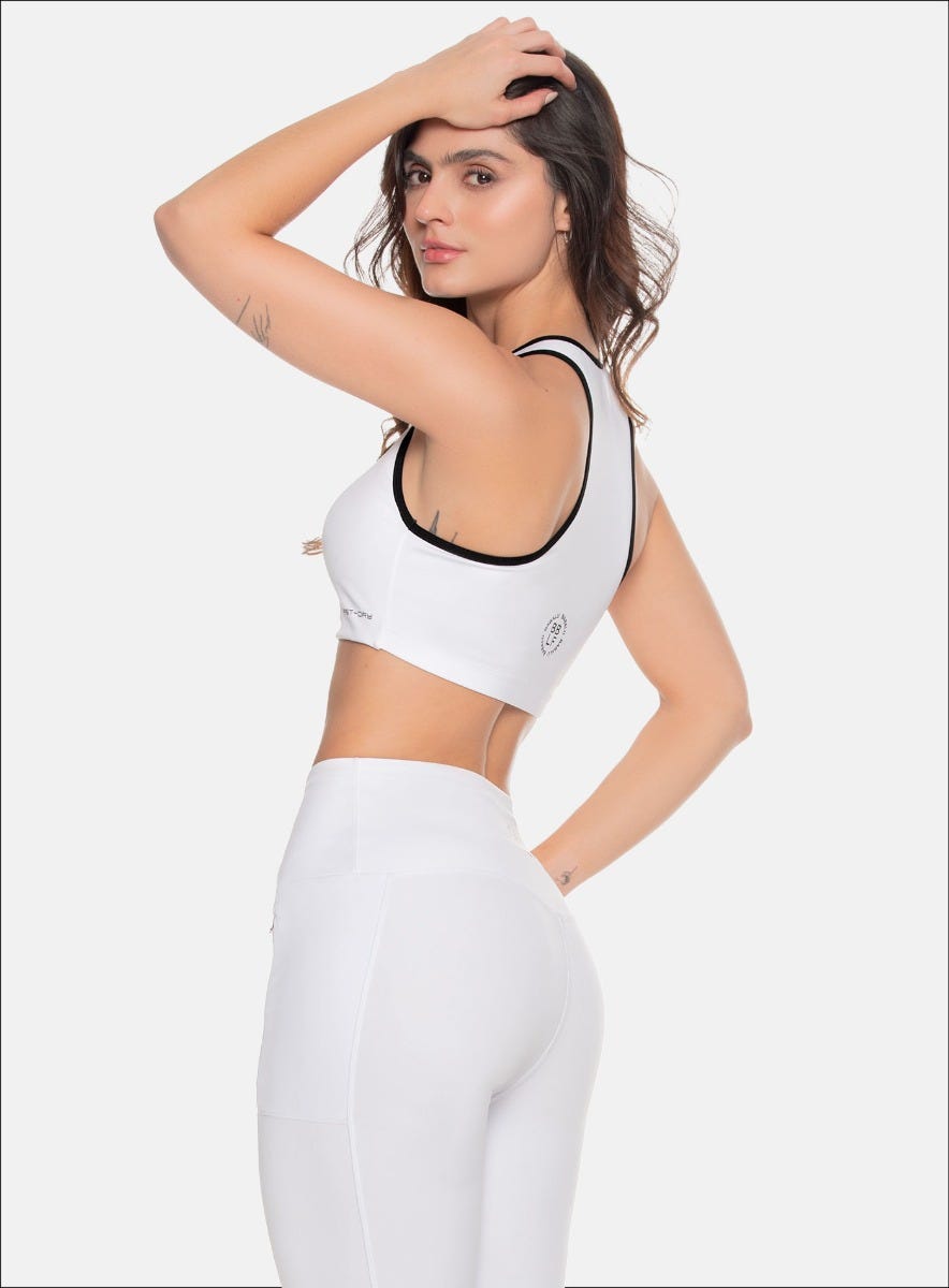 TOP DEPORTIVO DAMA CON CIERE DELANTEROSESGOS EN CONTRASTE EN SISAS Y CUELLO