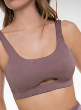 Top casual con escote pronunciado en espalda tela rib