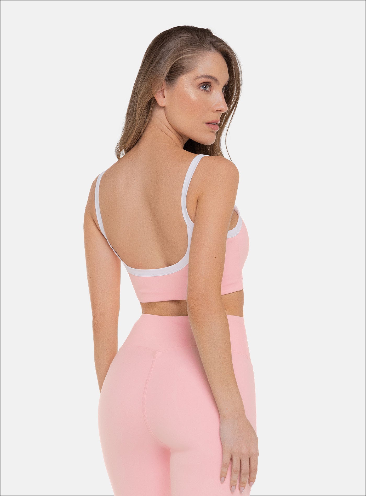 TOP DEPORTIVO SESGOS EN CONTRASTE TELA KIARA