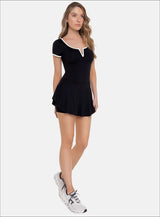 VESTIDO DEPORTIVO SESGOS EN CONTRASTE CON SHORT INTERNO